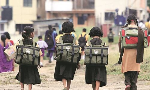 मोदी सुई से मुस्लिमों में मचा हडकम्प, स्कूल से भागे बच्चे मोदी सुई से मुस्लिमों में मचा हडकम्प, स्कूल से भागे बच्चे