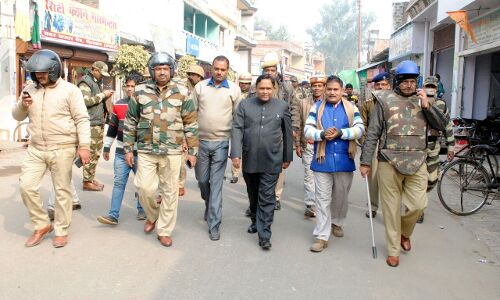 निर्भीकता से करें मतदान, आपकी सुरक्षा और संरक्षता के लिए हम सदैव है तैयार - उप जिलाधिकारी निर्भीकता से करें मतदान, आपकी सुरक्षा और संरक्षता के लिए हम सदैव है तैयार - उप जिलाधिकारी