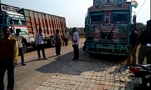 बांदा में ओवरलोड ट्रकों के खिलाफ अभियान, 45 ट्रक सीज बांदा में ओवरलोड ट्रकों के खिलाफ अभियान, 45 ट्रक सीज