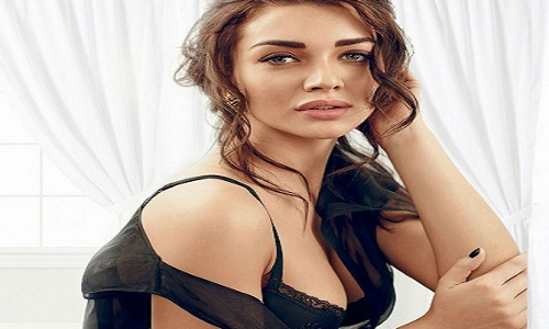 एमी जैक्सन ने इंस्टाग्राम पर अपलोड की बोल्ड तस्वीरें, यूजर्स ने किया पसंद