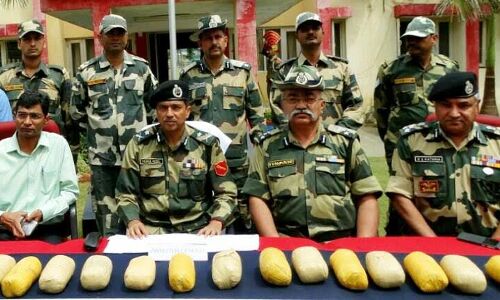 पंजाब के बार्डर पर पाकिस्तानी तस्करों ने फैंकी 75 करोड़ की हेरोइन फायरिंग