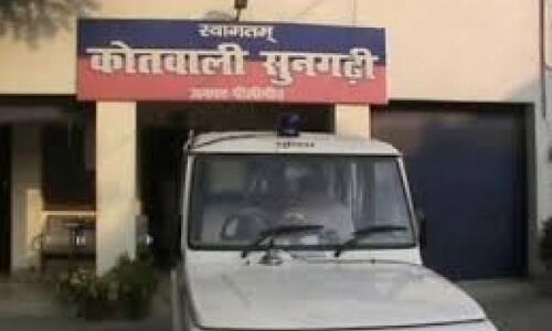 पीलीभीत दुष्कर्म के आरोपियों को बचा रही हैं पुलिस पीलीभीत दुष्कर्म के आरोपियों को बचा रही हैं पुलिस