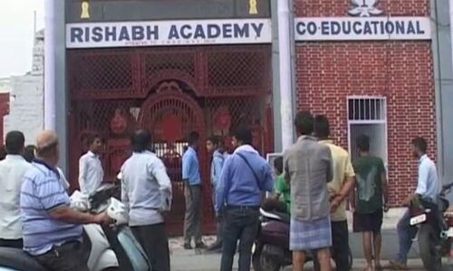 मेरठ के स्कूली में तुगलकी फरमान, योगी जी जैसे बाल कटवा कर आओ!