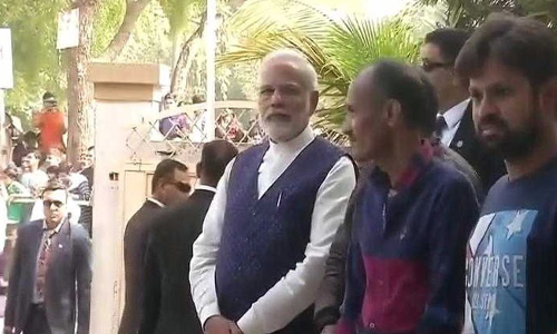 गुजरात चुनाव LIVE: 93 सीटों पर वोटिंग जारी, PM मोदी ने लाइन में लगकर डाला वोट गुजरात चुनाव LIVE: 93 सीटों पर वोटिंग जारी, PM मोदी ने लाइन में लगकर डाला वोट