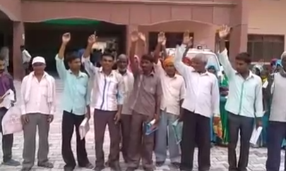 पीलीभीत : राशनकार्ड निरस्त होने से नाराज ग्रामीणों ने किया प्रदर्शन पीलीभीत : राशनकार्ड निरस्त होने से नाराज ग्रामीणों ने किया प्रदर्शन