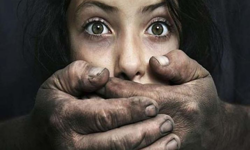 नावालिग़ को लेकर युवक पहुंचा खेत के अंदर, जब तक युवक ने बाहों में जकड़ा और पहुंचे युवती के परिजन और फिर मचा ववाल! नावालिग़ को लेकर युवक पहुंचा खेत के अंदर, जब तक युवक ने बाहों में जकड़ा और पहुंचे युवती के परिजन और फिर मचा ववाल!