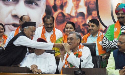 उत्तराखंड में चुनाव के बाद हलचल तेज, सभी बड़े नेता दिल्ली तलब उत्तराखंड में चुनाव के बाद हलचल तेज, सभी बड़े नेता दिल्ली तलब