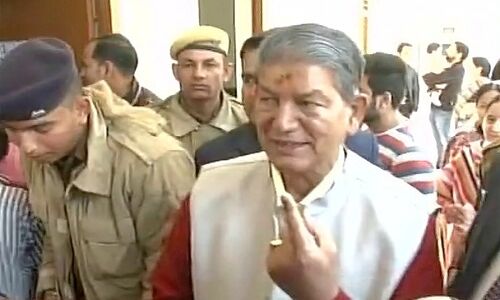 उत्तराखंड चुनाव : मुख्यमंत्री हरीश रावत ने देहरादून की धर्मपुर विधानसभा सीट पर वोट डाला उत्तराखंड चुनाव : मुख्यमंत्री हरीश रावत ने देहरादून की धर्मपुर विधानसभा सीट पर वोट डाला