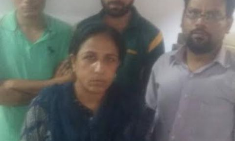 रह्जान, वकील, अबरार और महिला समसाद बीजेपी कार्यकर्ता बन कर रहे थे अवैध बसूली, खुलासा होते ही उड़ गए होश! रह्जान, वकील, अबरार और महिला समसाद बीजेपी कार्यकर्ता बन कर रहे थे अवैध बसूली, खुलासा होते ही उड़ गए होश!