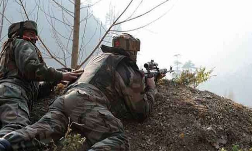 जम्मू-कश्मीर: त्राल में सेना ने तीन आतंकियों को मार गिराया, सर्च अॉपरेशन जारी