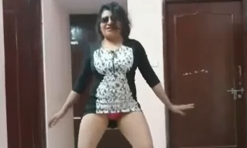 इतना हॉट डांस नही देखा होगा आपने, वीडियो देखकर चौंक जाएंगे!