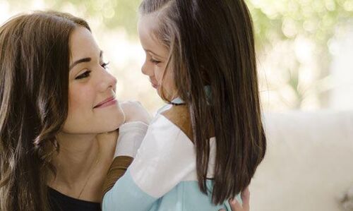 जरूरी खबर : एक मां अपनी बेटी को जरूर सिखाए ये 6 बातें जरूरी खबर : एक मां अपनी बेटी को जरूर सिखाए ये 6 बातें