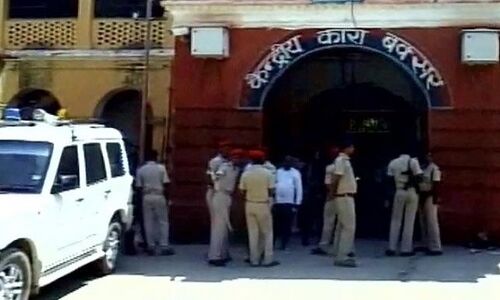 फिर तोड़ी गई जेल, बिहार की बक्सर सेंट्रल जेल से 5 कैदी फरार