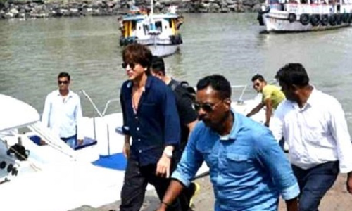 जब शाहरुख खान से भिड़ गए महाराष्ट्र के ये नेता, वीडियो हुआ वायरल