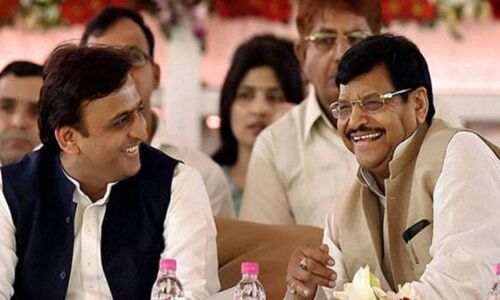 अखिलेश ने छुए चाचा शिवपाल के पाँव, तो चाचा ने भी लगाया गले और ..?