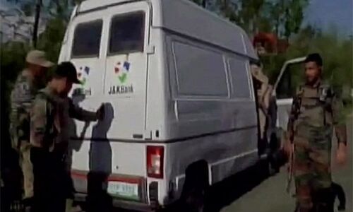 कुलगाम : आतंकी हमला में 5 पुलिसकर्मी सहित सात लोगों की मौत, पांच एसएलआर की लूट