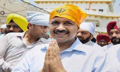विधानसभा चुनाव के बाद केजरीवाल का पहला पंजाब दौरा, दिखाए गए काले झंडे