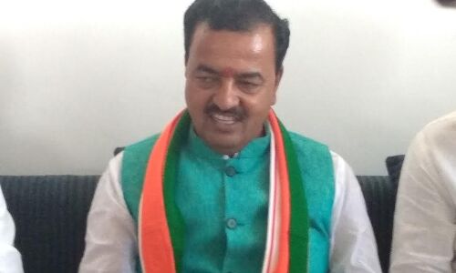 यूपी सरकार के डिप्टी सीएम ने किसानों की कर्ज़माफी के मुद्दे पर गोल-मोल जवाब दिया