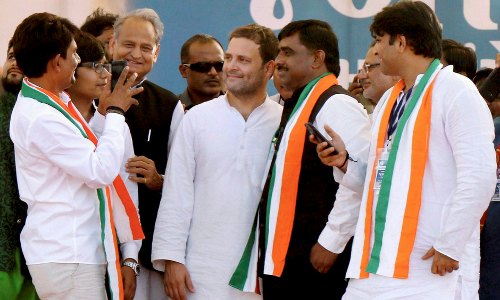 पूर्व बीजेपी विधायक और आम आदमी पार्टी के नेता ने की कांग्रेस ज्वाइन पूर्व बीजेपी विधायक और आम आदमी पार्टी के नेता ने की कांग्रेस ज्वाइन