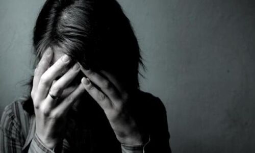 पति ने पत्नी को कुत्ते से सेक्स करने के लिए की जबर्दस्ती