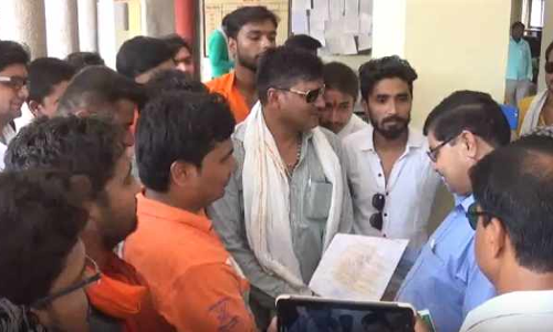 क्यों? क्यों है इतनी खामोशी? क्या सिर्फ इसलिए मरने वाले सवर्ण थे, ब्राह्मण थे! क्यों? क्यों है इतनी खामोशी? क्या सिर्फ इसलिए मरने वाले सवर्ण थे, ब्राह्मण थे!