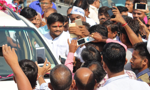 गुजरात चुनाव में किस जाति है कितना वोट, पटेल समुदाय पर क्यों टिकी है निगाह