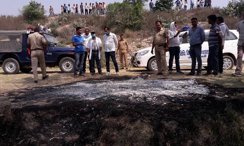वनारस में गुमटी में युवक को जिंदा जलाया