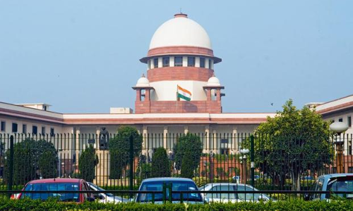 सुप्रीम कोर्ट का आदेश, मजदूरों से बस-ट्रेन का किराया ना वसूला जाए