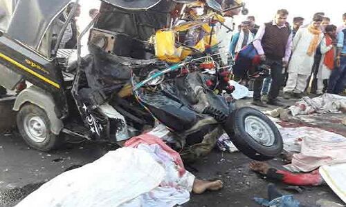मध्य प्रदेश में बस और स्कूली ऑटोरिक्शा में भिड़त, 12 की मौत, 2-2 लाख का मुआवजा