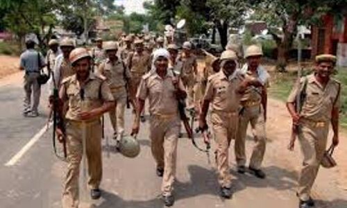 मौलवी के साथ मस्जिद के कमरे में मिली लडकी, फिर मचा बबाल