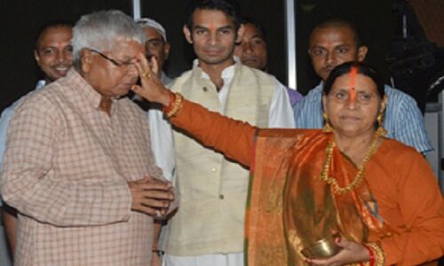 लालू यादव के घर ढोलक, हारमोनियम लेकर पहुंचे 9 पंडित, जानिए क्यों