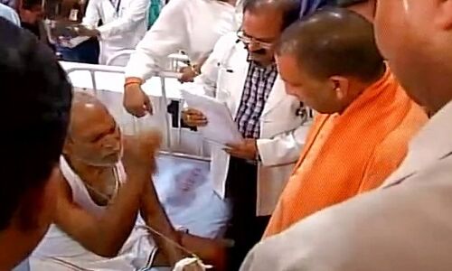 बांदा: CM योगी ने किया जिला अस्पताल का निरीक्षण, मचा हड़कंप बांदा: CM योगी ने किया जिला अस्पताल का निरीक्षण, मचा हड़कंप