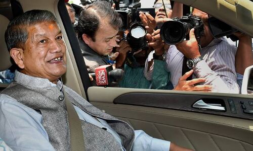 उत्तराखंड में बागी बिगाड़ रहे है खेल, देखना है कौन होगा पास और कौन होगा फेल उत्तराखंड में बागी बिगाड़ रहे है खेल, देखना है कौन होगा पास और कौन होगा फेल