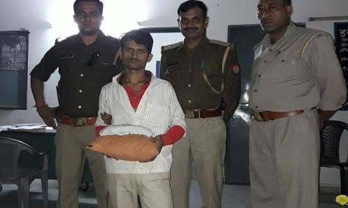 पुलिस ने गांजा बेचते हुए एक आरोपी को रंगे हाथों किया गिरफ्तार