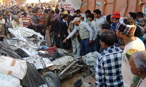 यूपी : फिरोजाबाद में भीषण सड़क हादसा, 11 लोगों की मौत