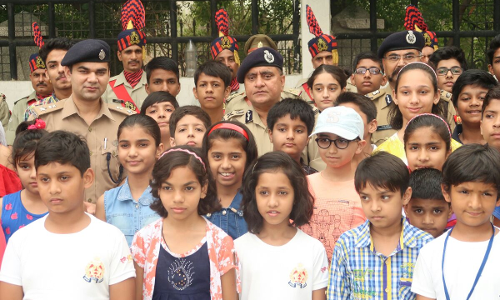 डीजीपी ने नोएडा में समर केंप का किया समापन, एसएसपी अजयपाल शर्मा के कार्यों को सराहा