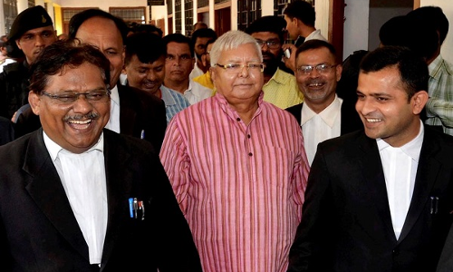 कोर्ट में लालू ने कहा- जेल में ठंडा बहुत लगता है, जज बोले- तबला बजाइए कोर्ट में लालू ने कहा- जेल में ठंडा बहुत लगता है, जज बोले- तबला बजाइए