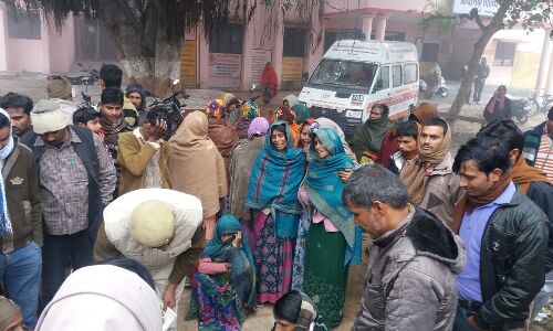 हरदोई: कटरा बिल्हौर हाइवे पर कोहरे के चलते दो ट्रकों की जोरदार टक्कर, एक की मौत आठ घायल