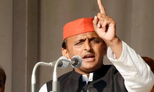 आपस मे बहस कर लो, अखिलेश इस प्रदेश के सीएम बनेंगे या मोदी? फिर वोट करना!