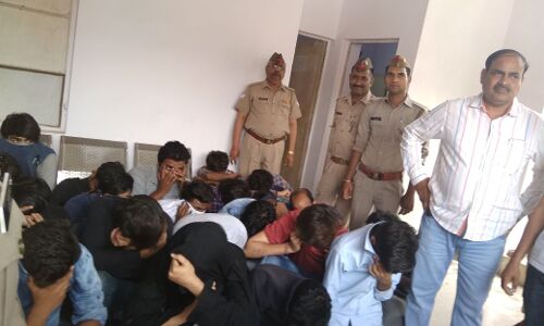 नोएडा पुलिस की बड़ी कामयाबी, फर्ज़ी कॉलसेंटर चलाने वाले एक गिरोह को किया भंडाफोड़, कई गिरफ्तार