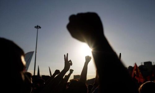 वकील पुलिस की मदद से राज्य में फल फूल रहा है योन ब्लेक मेल का धंधा वकील पुलिस की मदद से राज्य में फल फूल रहा है योन ब्लेक मेल का धंधा