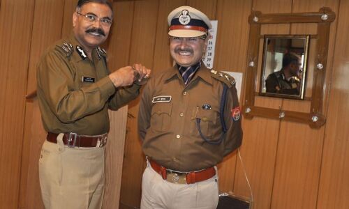 एसएसपी लवकुमार बने डीआइजी, ADG प्रशांत कुमार ने कॉलर बैण्ड लगाकर किया सम्मानित