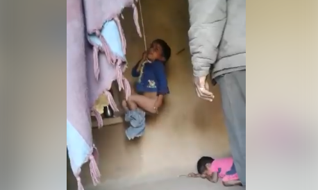 रस्सी से लटकाकर बच्चों को पीटने वाला निकला यहाँ का निवासी, और फिर ....? रस्सी से लटकाकर बच्चों को पीटने वाला निकला यहाँ का निवासी, और फिर ....?