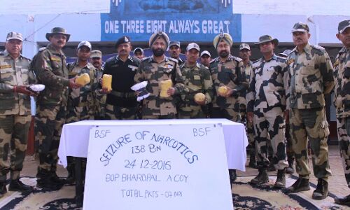 पाक तस्करों ने पंजाब बार्डर पर भेजी 35 करोड़ की हेरोइन, बीएसएफ ने की बरामद