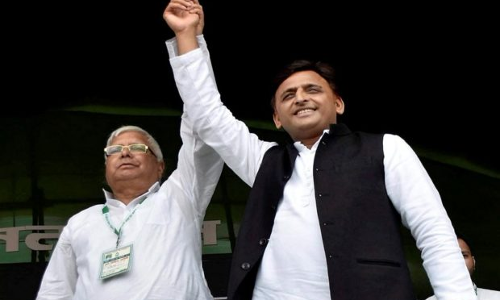 अखिलेश ने पटना रैली में नीतीश कुमार को दिया ये नाम, और तेजस्वी को ये सलाह