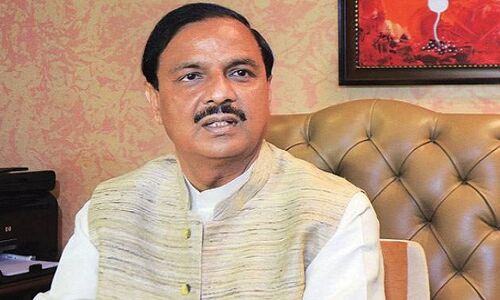 समाजवादी दंगल पर मंत्री महेश शर्मा का बयान- आपस में कितना भी लड़ें, प्रदेश को बर्बाद न करें