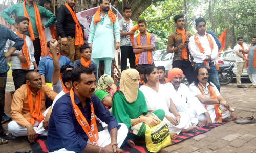 रेप पीड़िता ने लगाईं पुलिस से इन्साफ की गुहार रेप पीड़िता ने लगाईं पुलिस से इन्साफ की गुहार