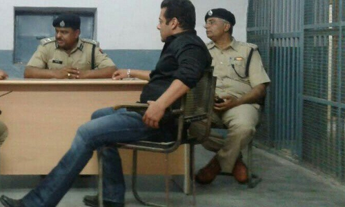 सलमान खान को जोधपुर जेल में मिला कैदी नंबर 106, सामान्य कैदियों जैसा होगा ट्रीटमेंट