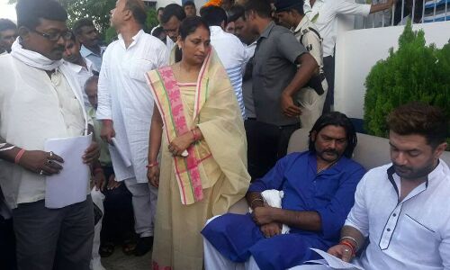 लोजपा सांसद चिराग पासवान ने जनता दरबार आयोजित कर जनता की सुनी समस्याएं, बोले मैं मंत्री पद के रेस में नहीं