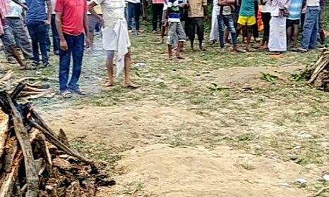 दोस्त की मौत की खबर सुन तोड़ दिया दम, दोनों की अर्थी जली एक साथ रो पड़े सुनकर लोग! दोस्त की मौत की खबर सुन तोड़ दिया दम, दोनों की अर्थी जली एक साथ रो पड़े सुनकर लोग!